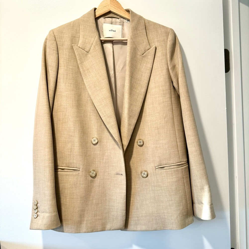 Aritzia beige double breasted blazer (size 0)